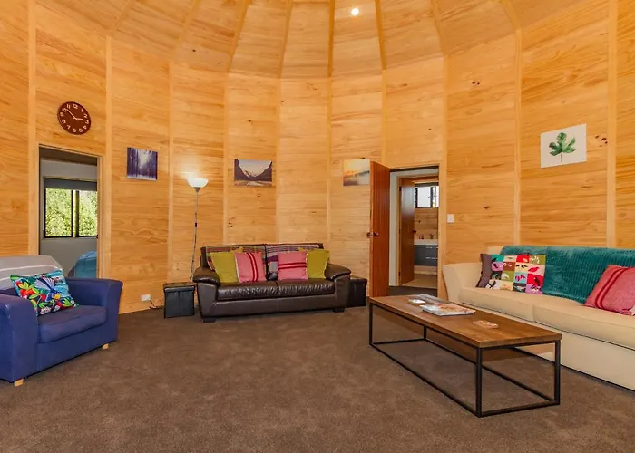 The Snowglobe - Ohakune Modern Yurt Style Chalet